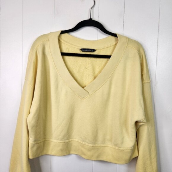 Abercrombie and Fitch Yellow Cropped V-Neck Sweatshirt Oversized Size Medium - Picture 3 of 5